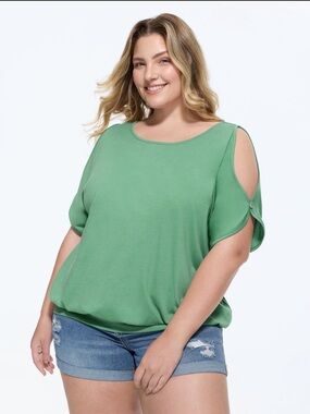 BloomChic Supersoft Cut-Out Shoulder Green T-Shirt size 2X (18-20)